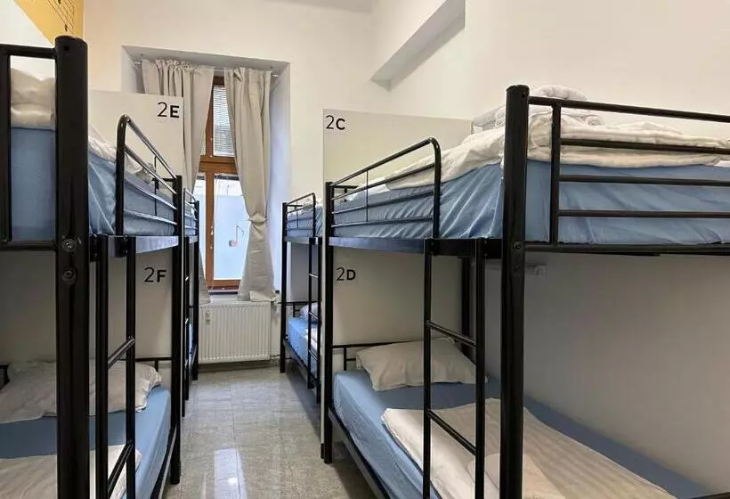 Hostel Opera