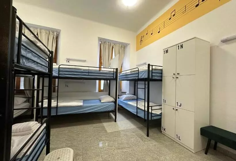 Hostel Opera