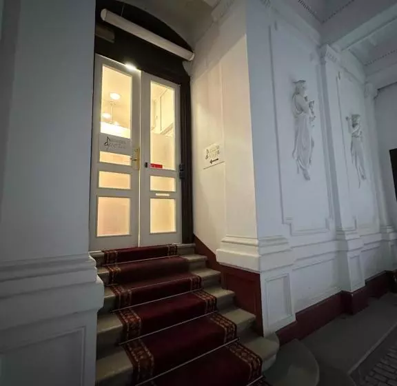 Hostel Opera