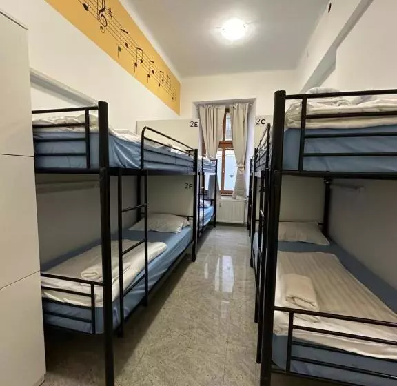 Hostel Opera