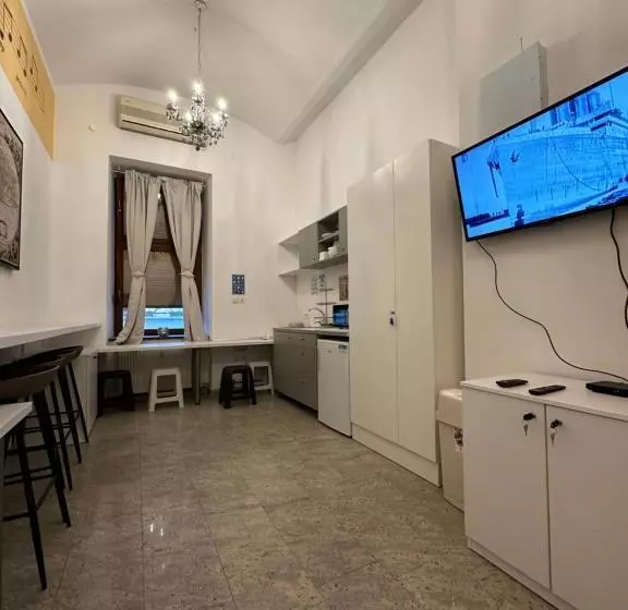 Hostel Opera