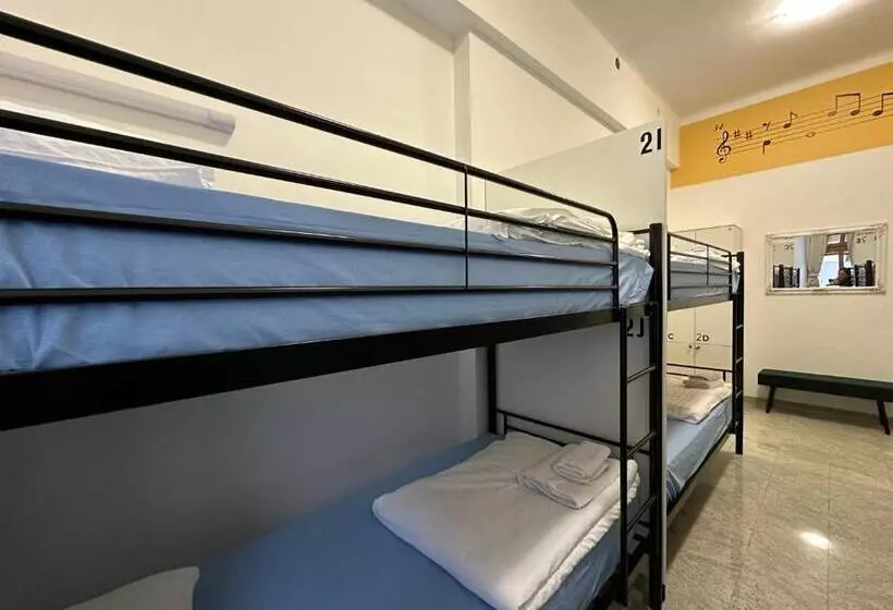 Hostel Opera