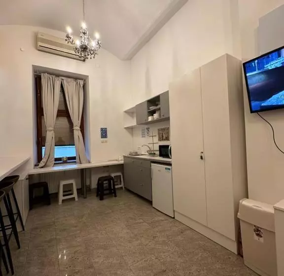 Hostel Opera