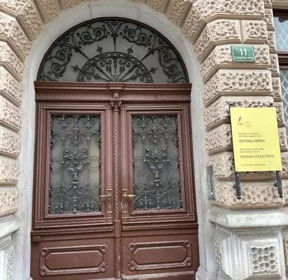 Hostel Opera