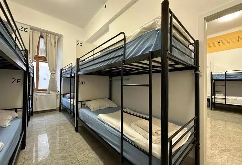 Hostel Opera