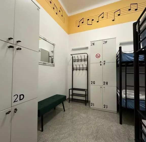 Hostel Opera