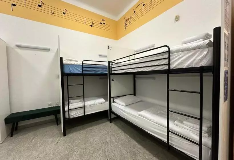Hostel Opera
