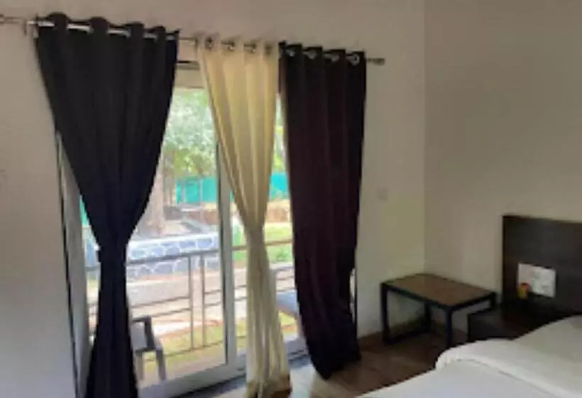 ホテル Alive Beach Resort,maral