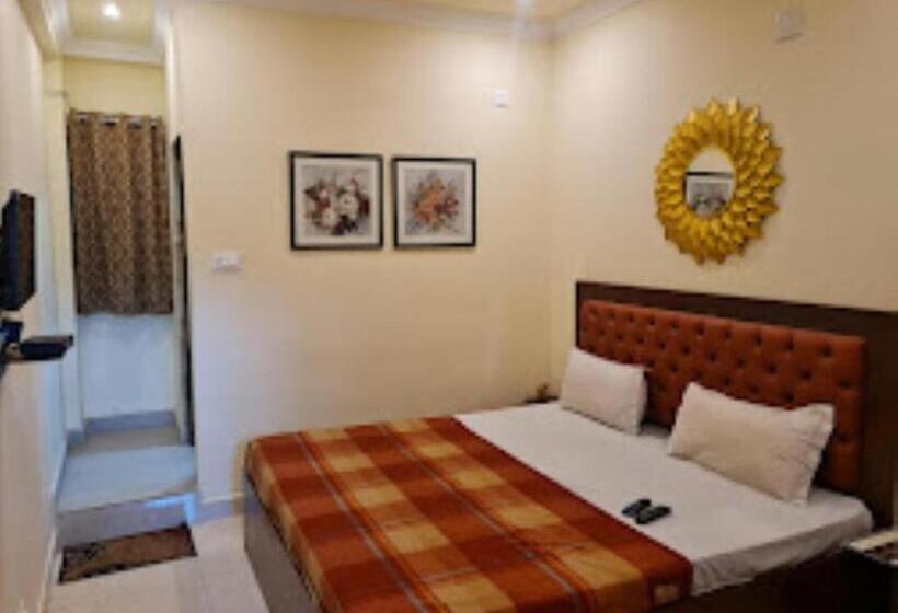 فندق Ambica Residency