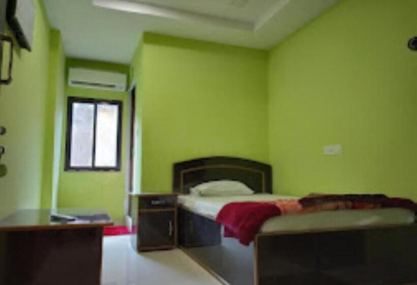 בית מלון כפרי Ashray Angul