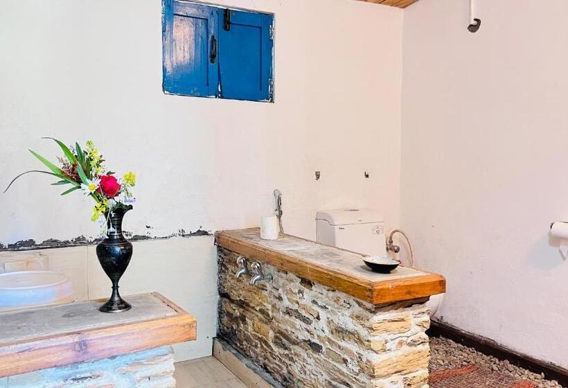 Hotel Dunagiri Retreat