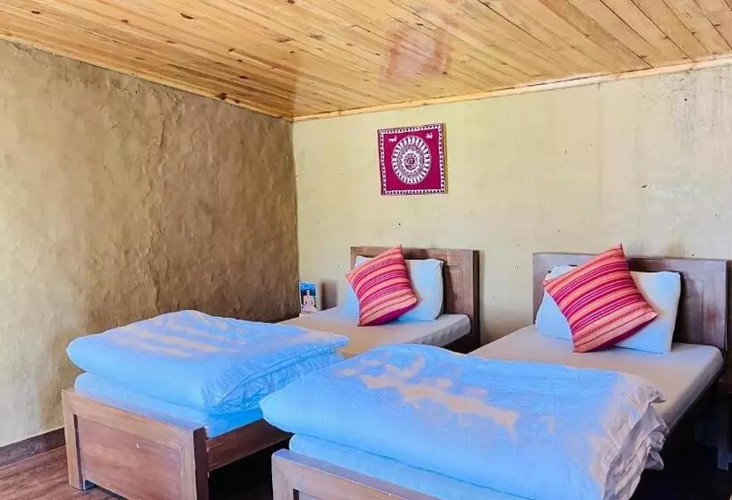 Hotelli Dunagiri Retreat
