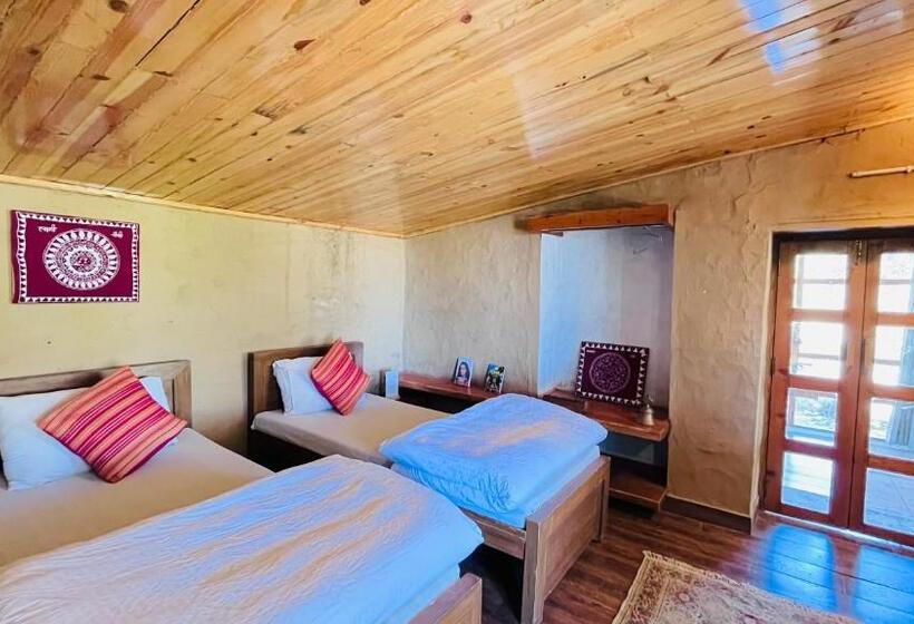 Hotel Dunagiri Retreat