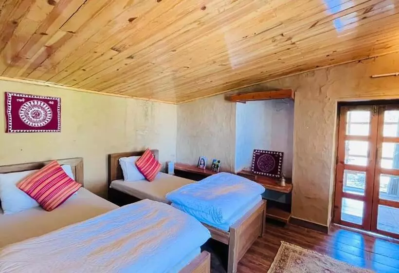 Hotelli Dunagiri Retreat