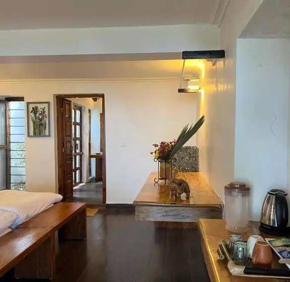 Hotelli Dunagiri Retreat