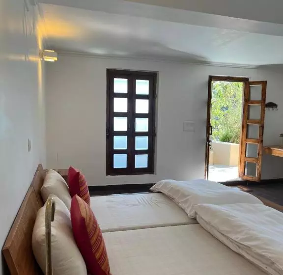 Hotelli Dunagiri Retreat