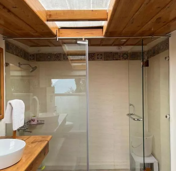 Hotelli Dunagiri Retreat