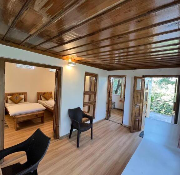 Hotel Dunagiri Retreat