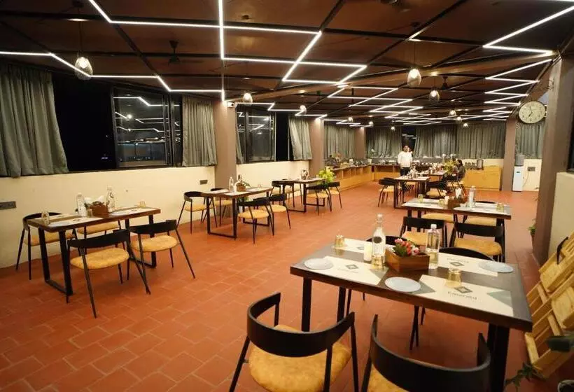 Hotel Emerald Urban Comforts