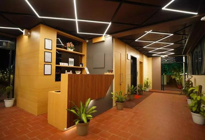 Hotel Emerald Urban Comforts