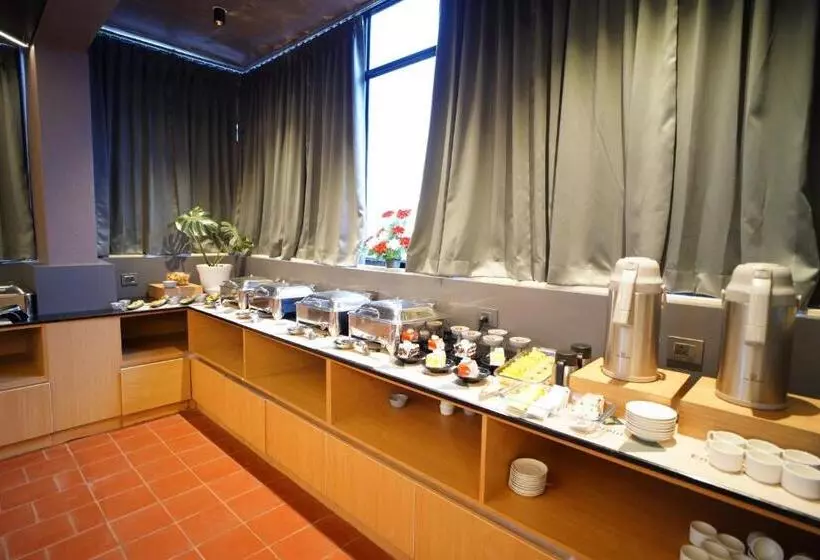 Hotel Emerald Urban Comforts