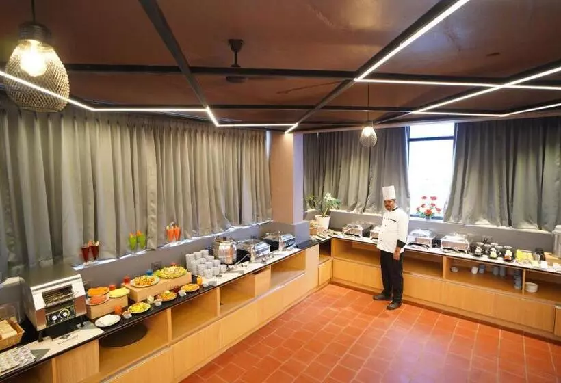 Hotel Emerald Urban Comforts