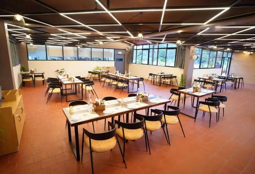 Hotel Emerald Urban Comforts