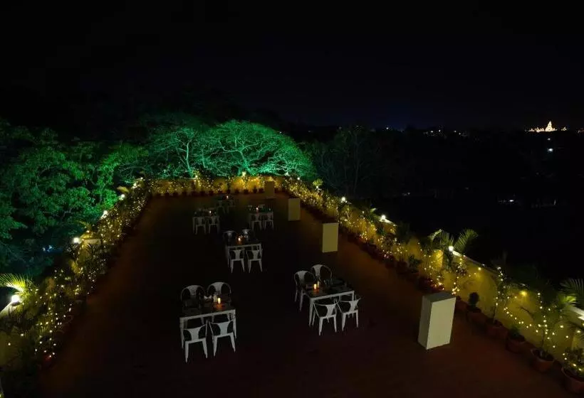 Hotel Emerald Urban Comforts