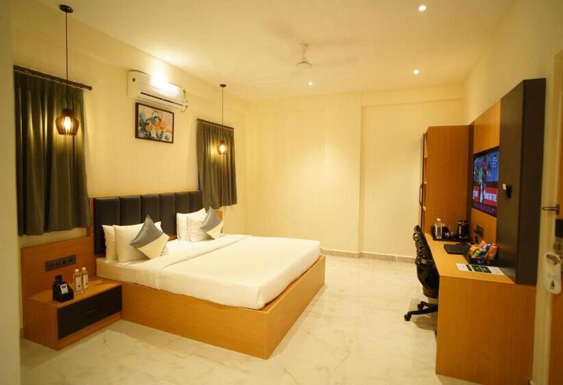 هتل Emerald Urban Comforts