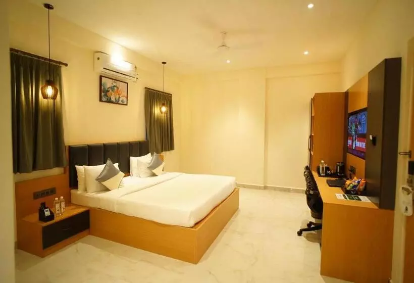 Hotel Emerald Urban Comforts