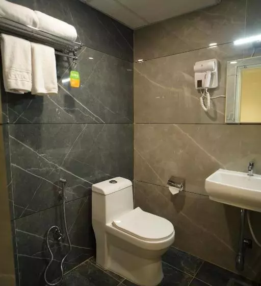 Hotel Emerald Urban Comforts