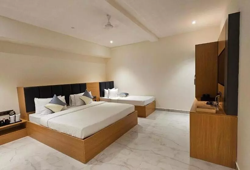 Hotel Emerald Urban Comforts