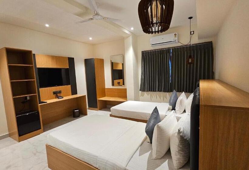 هتل Emerald Urban Comforts