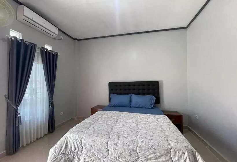 Hotelli Sumbawa Maluk Homestay Kost Tika