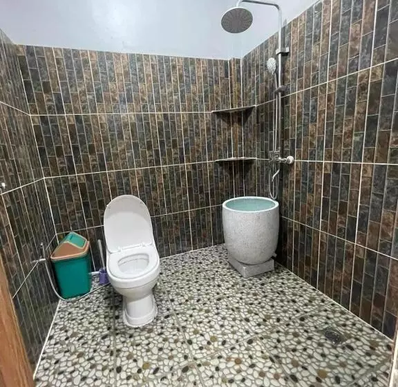 Hotelli Sumbawa Maluk Homestay Kost Tika