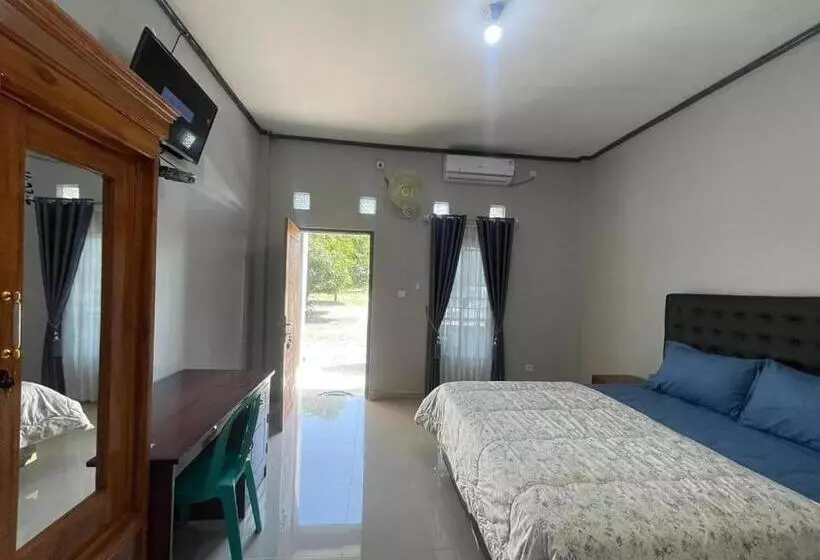 Hotelli Sumbawa Maluk Homestay Kost Tika