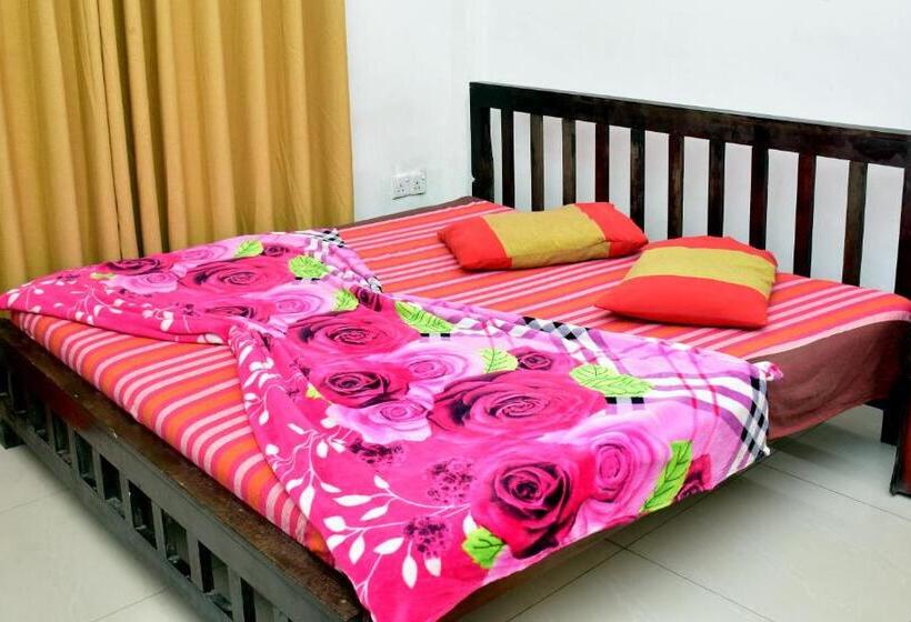 호텔 Ninety Nine Grand