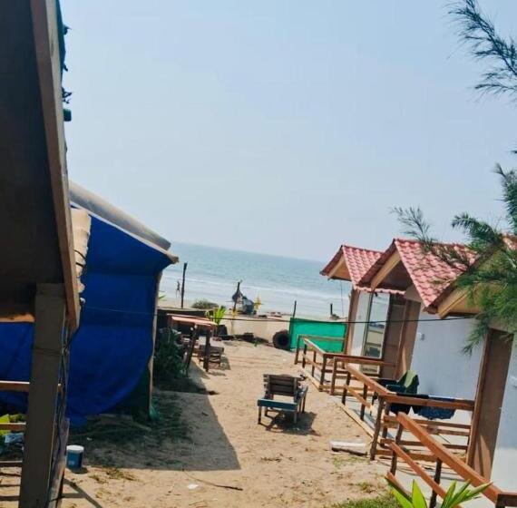 בית מלון כפרי Om Beach Cottages