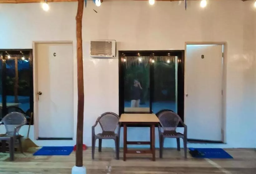 ペンション Cocohut Beach House