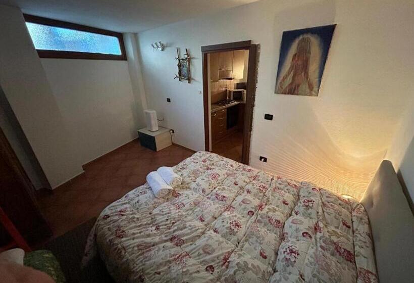 Пансион La Maison Jaune