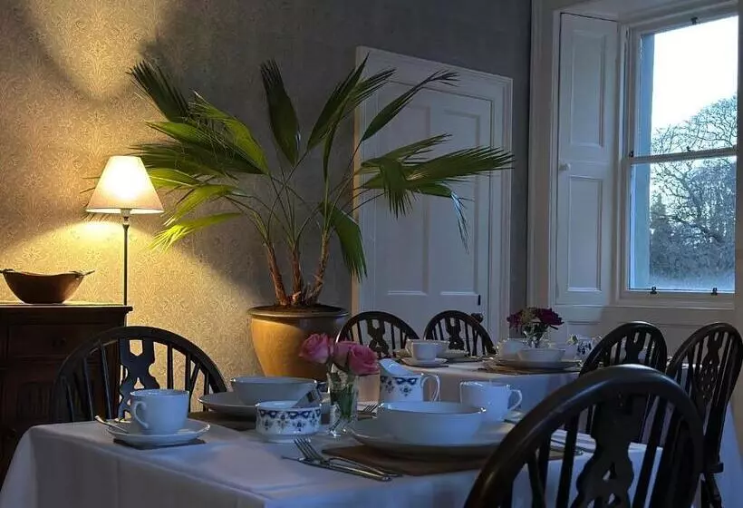 ベッドアンドブレックファースト Well Red Room,spean Lodge