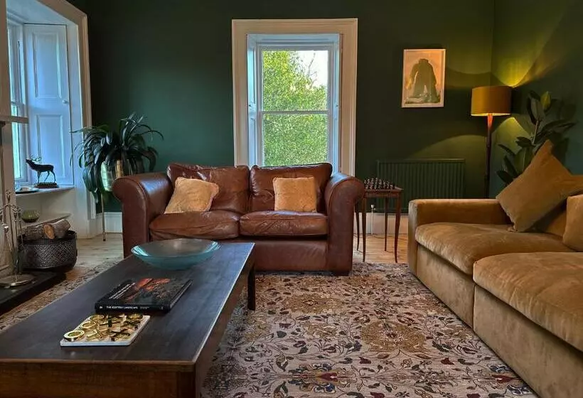ベッドアンドブレックファースト Well Red Room,spean Lodge