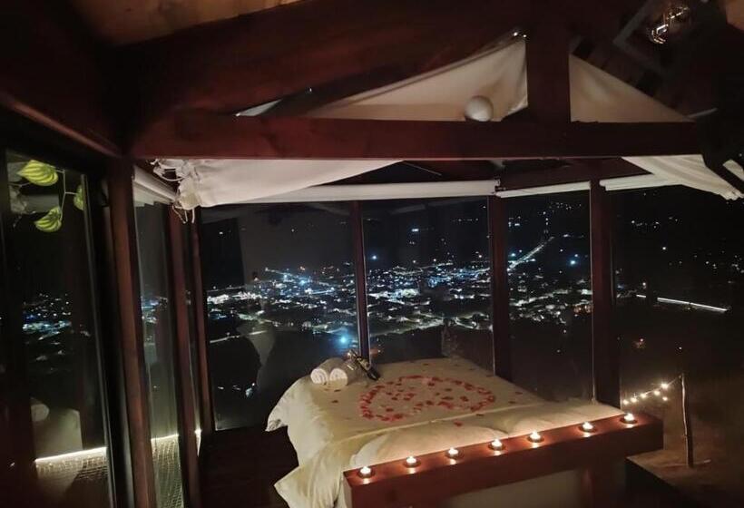 מלון כמוסות Chiamox Glamping