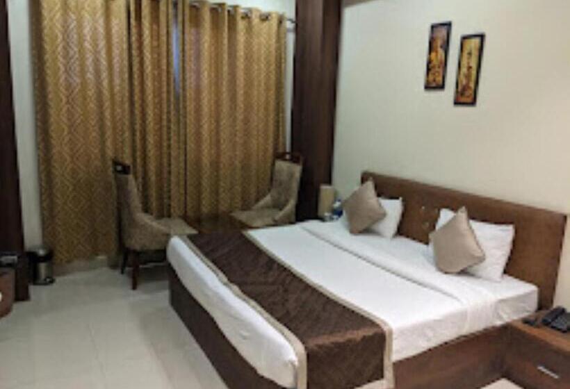 בית מלון כפרי King S Imperial , Kiratpura