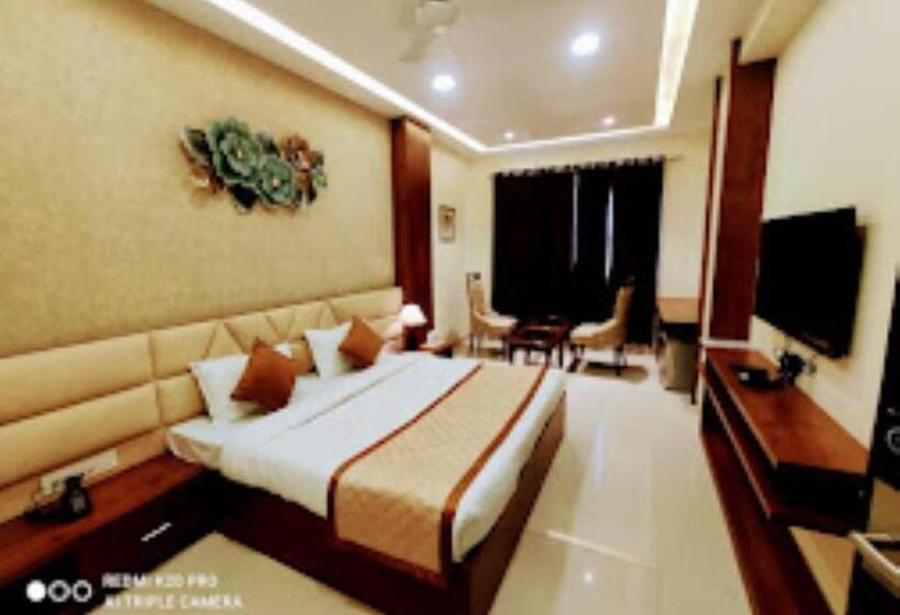 בית מלון כפרי King S Imperial , Kiratpura