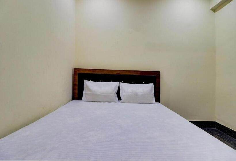 فندق Oyo 8209 The Park Ovo Hotal