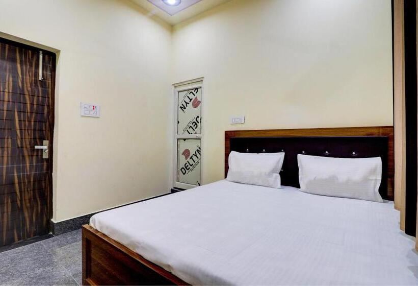 ホテル Oyo 8209 The Park Ovo Hotal