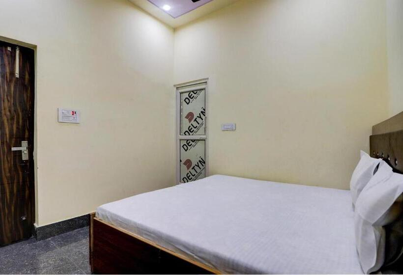 فندق Oyo 8209 The Park Ovo Hotal