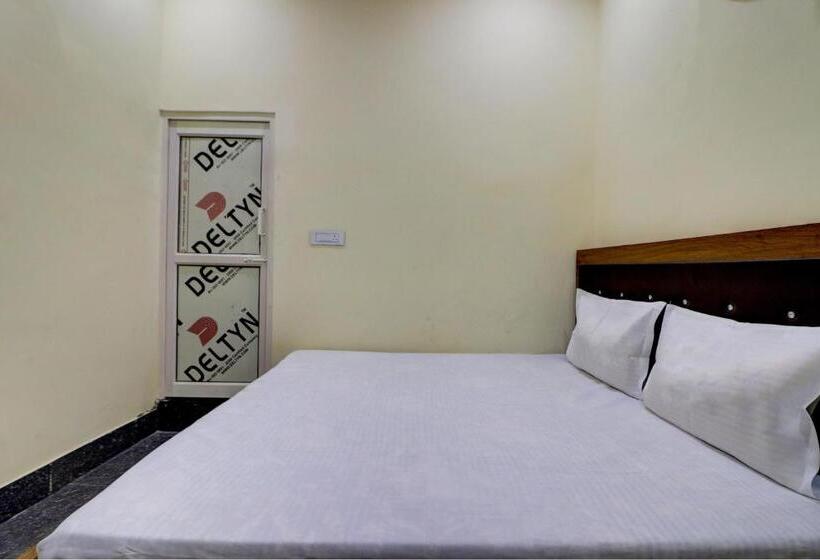 ホテル Oyo 8209 The Park Ovo Hotal