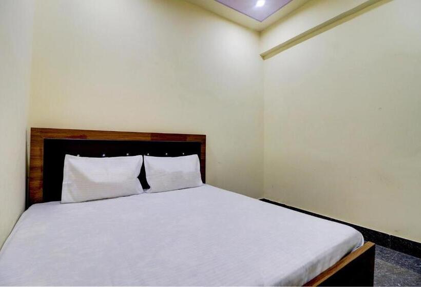 فندق Oyo 8209 The Park Ovo Hotal